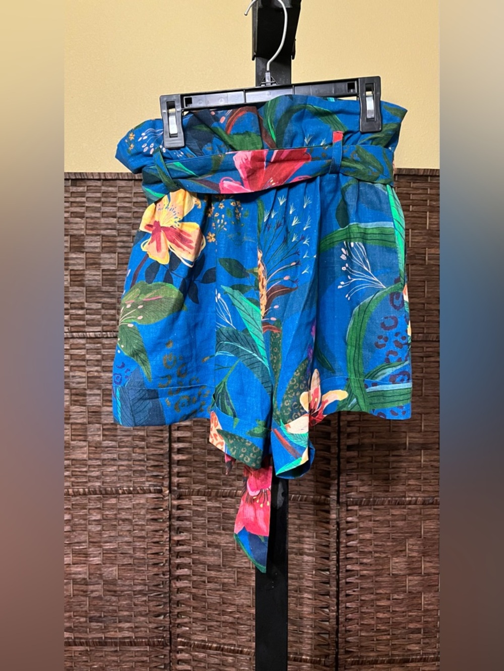 New Farm Rio Paperbag Shorts – Size XS | MSRP $150 - Picture 4 of 5